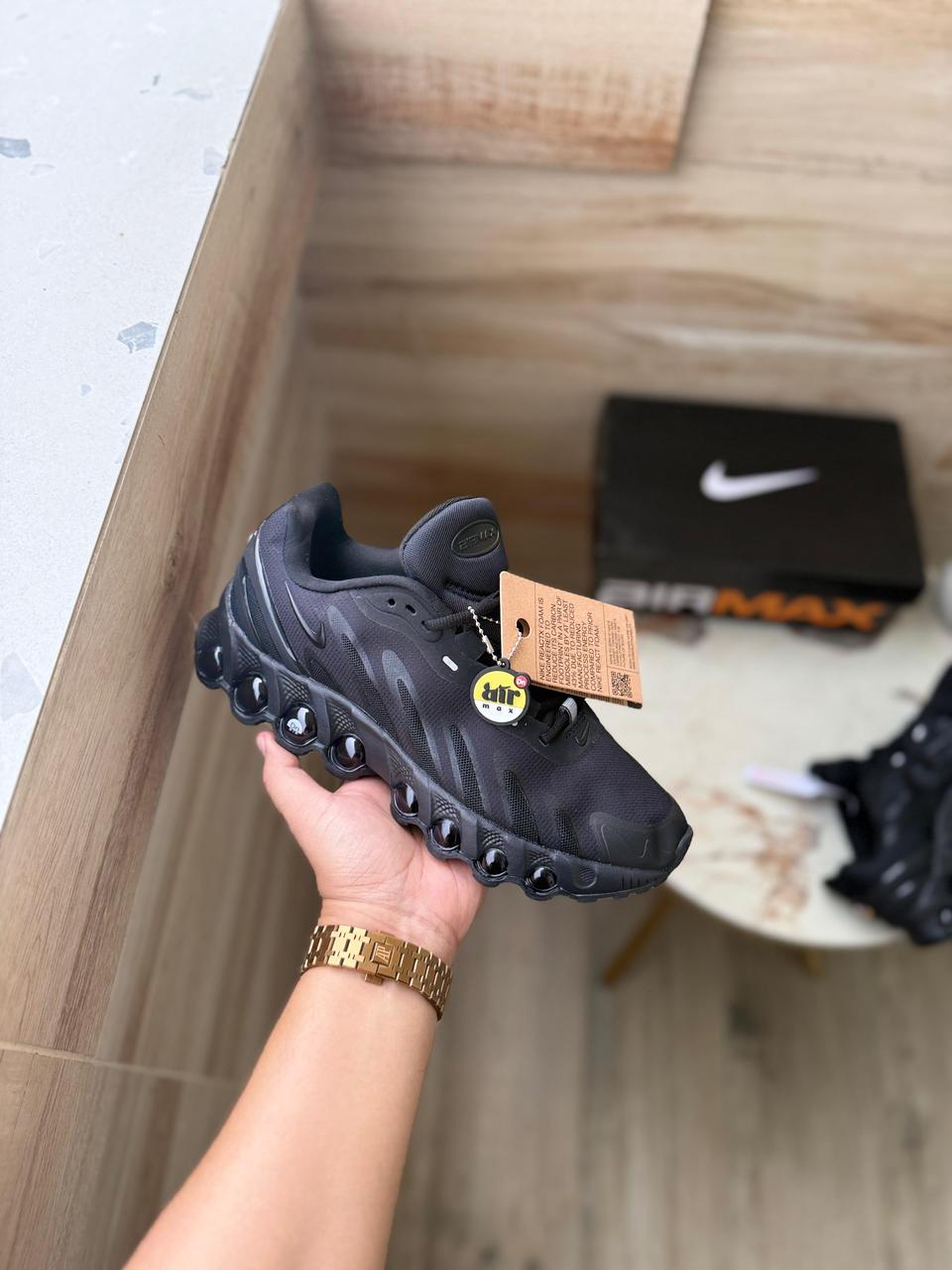 Nike airmax DN8 black red