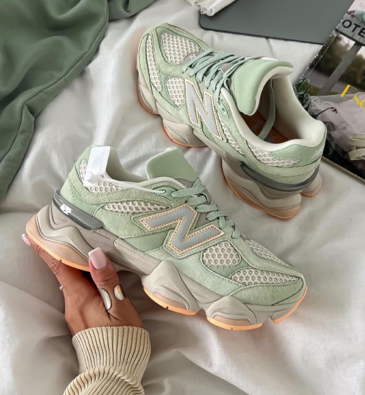 New balance 9060 whitakar moss green