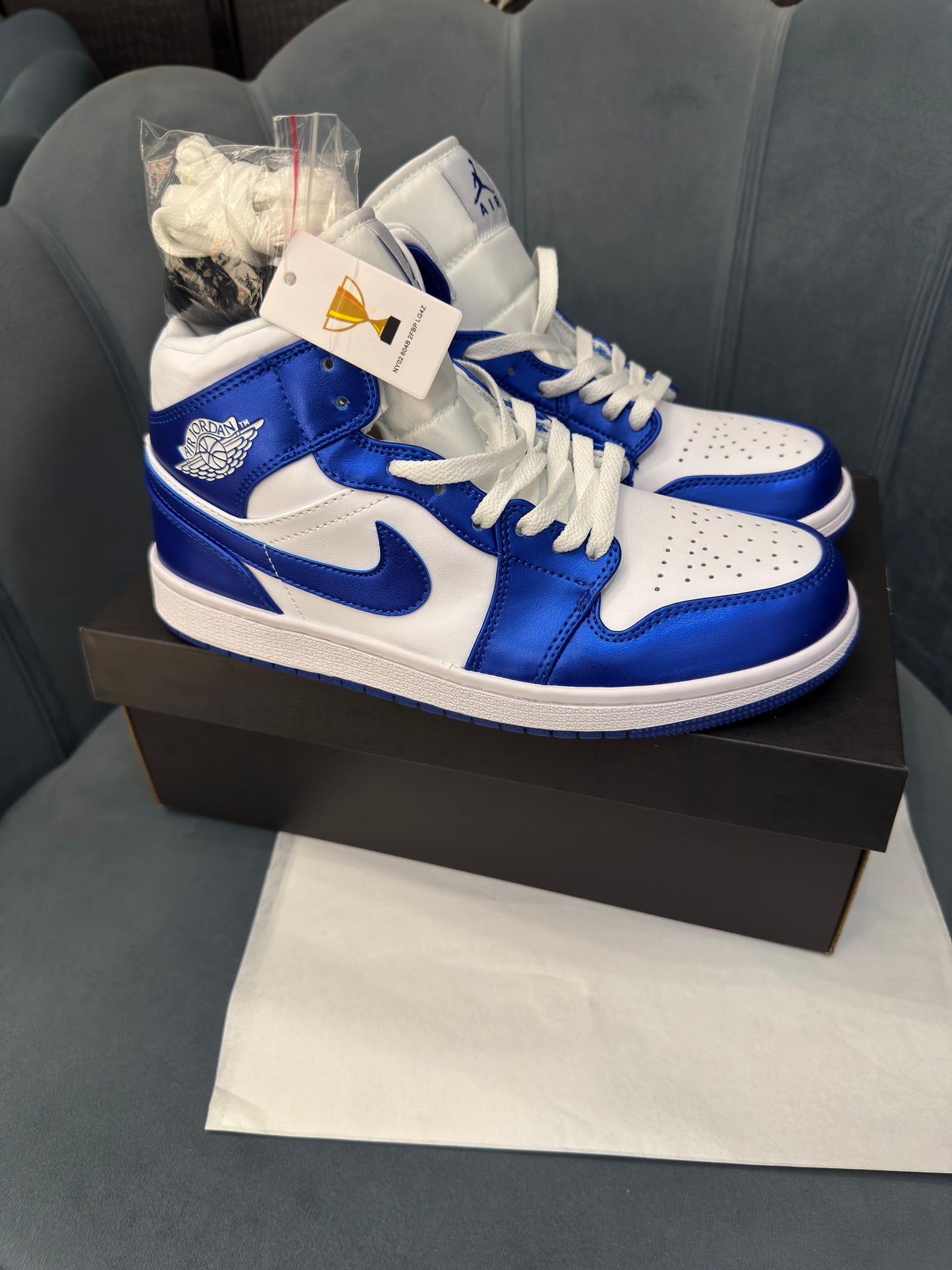 Nike air jordan retro 1 mid Kentucky royal blue