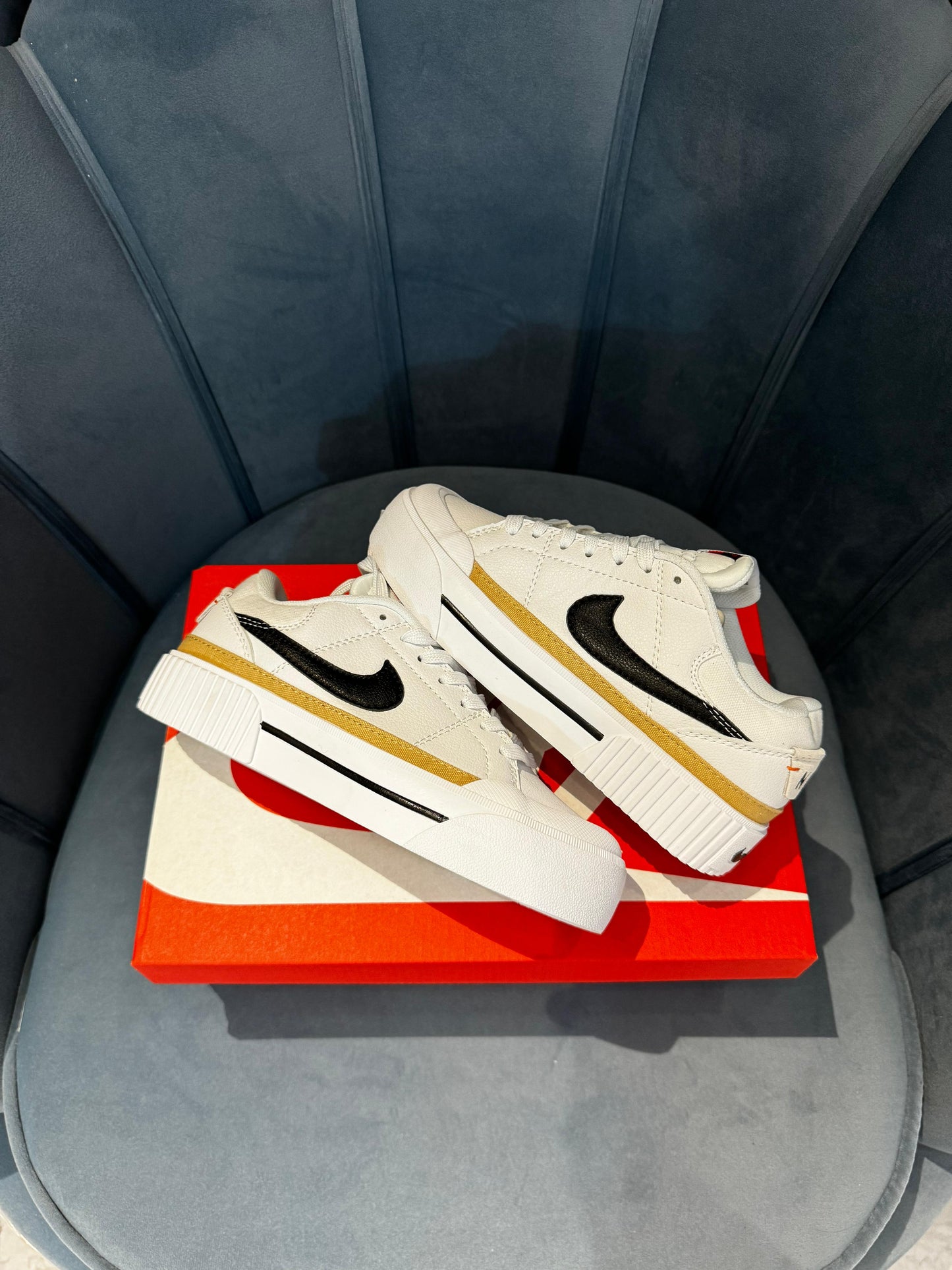 Nike court legacy lift
