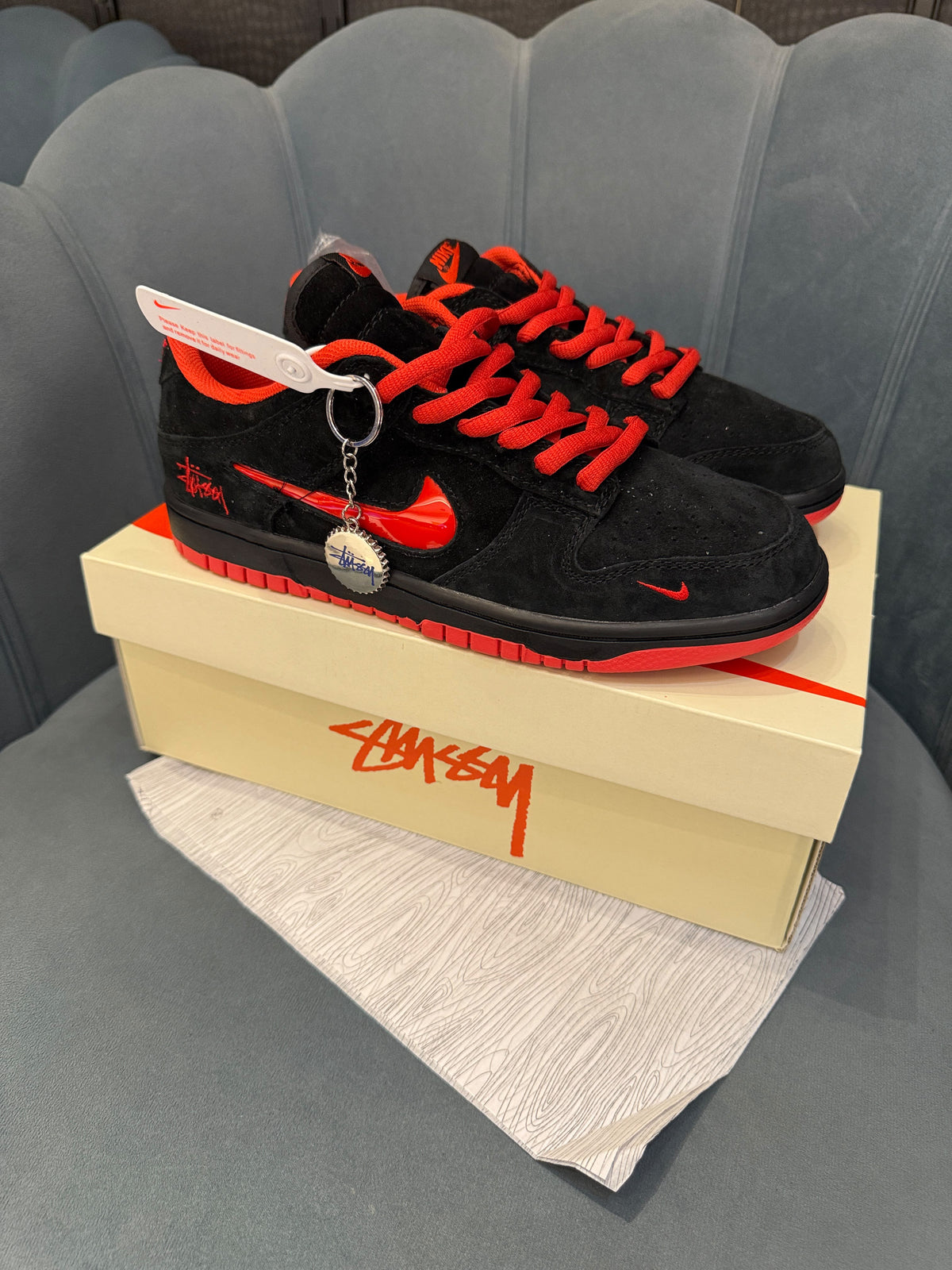 Nike sb dunk stussy x red