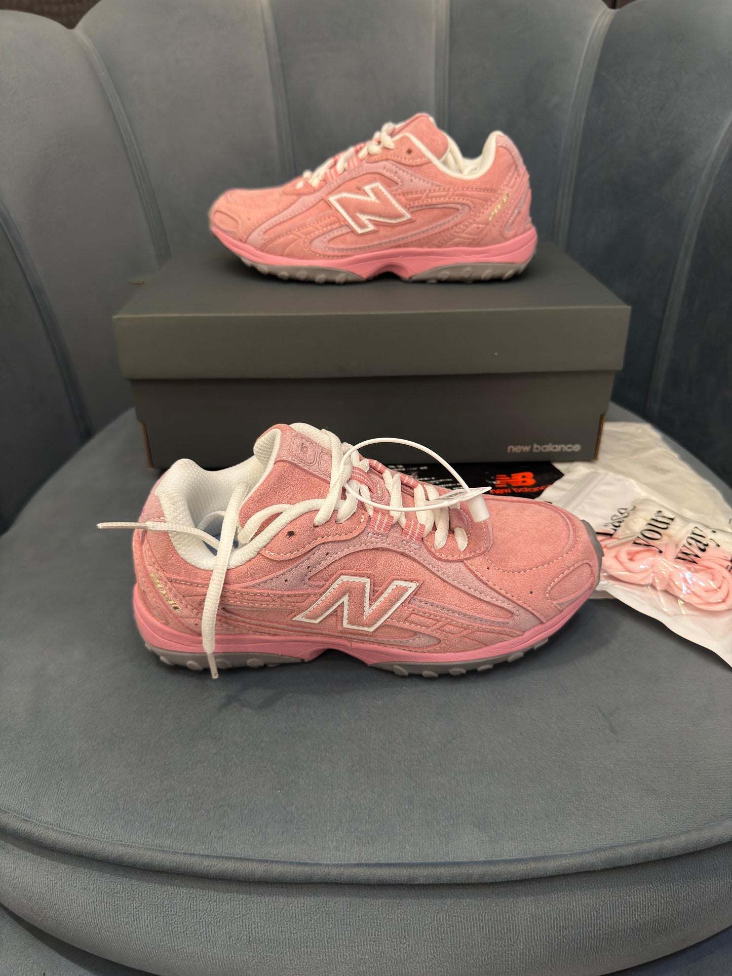 New balance 204L black pastel pink