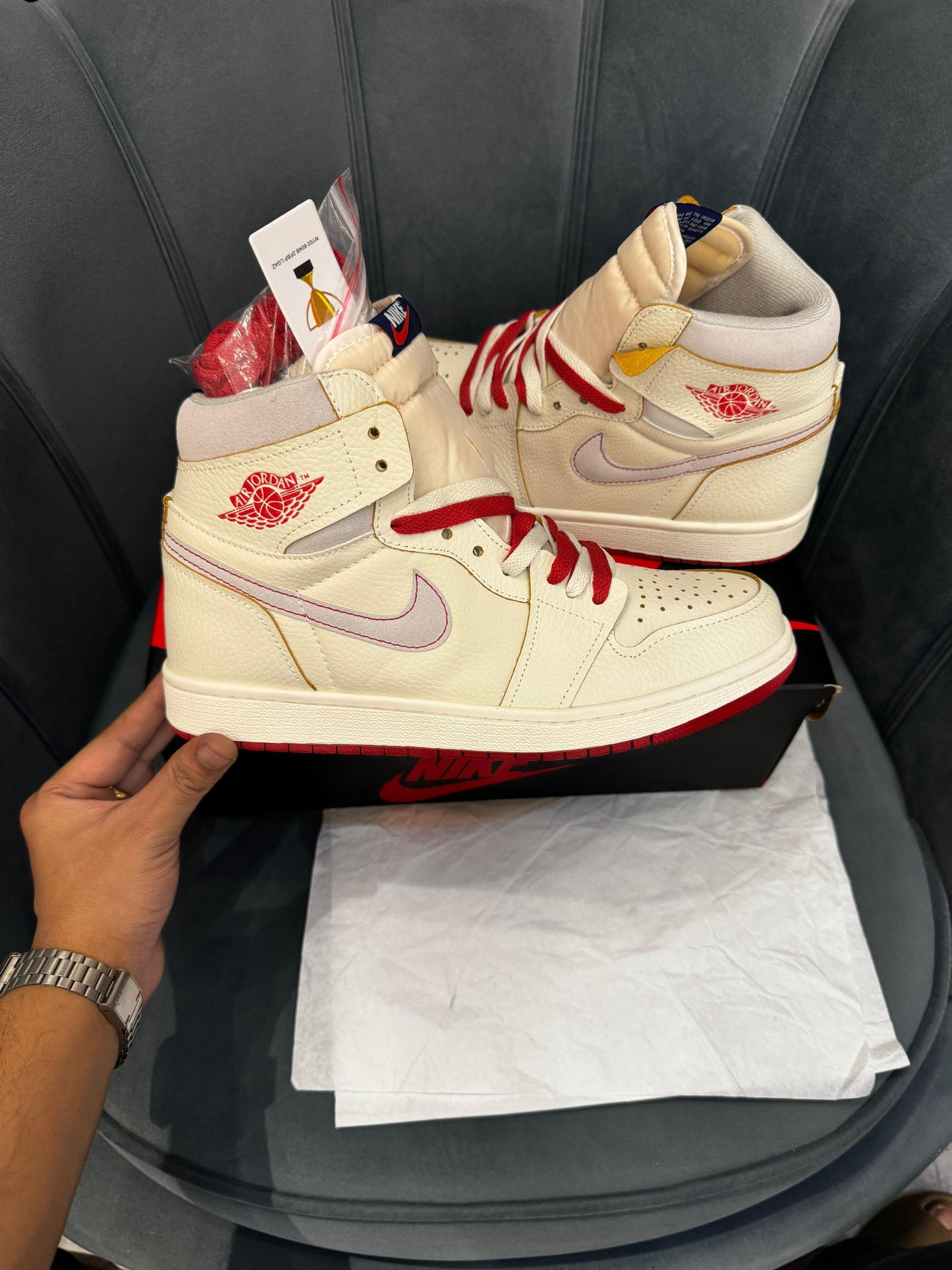 Nike air jordan retro 1 mid cinnabar