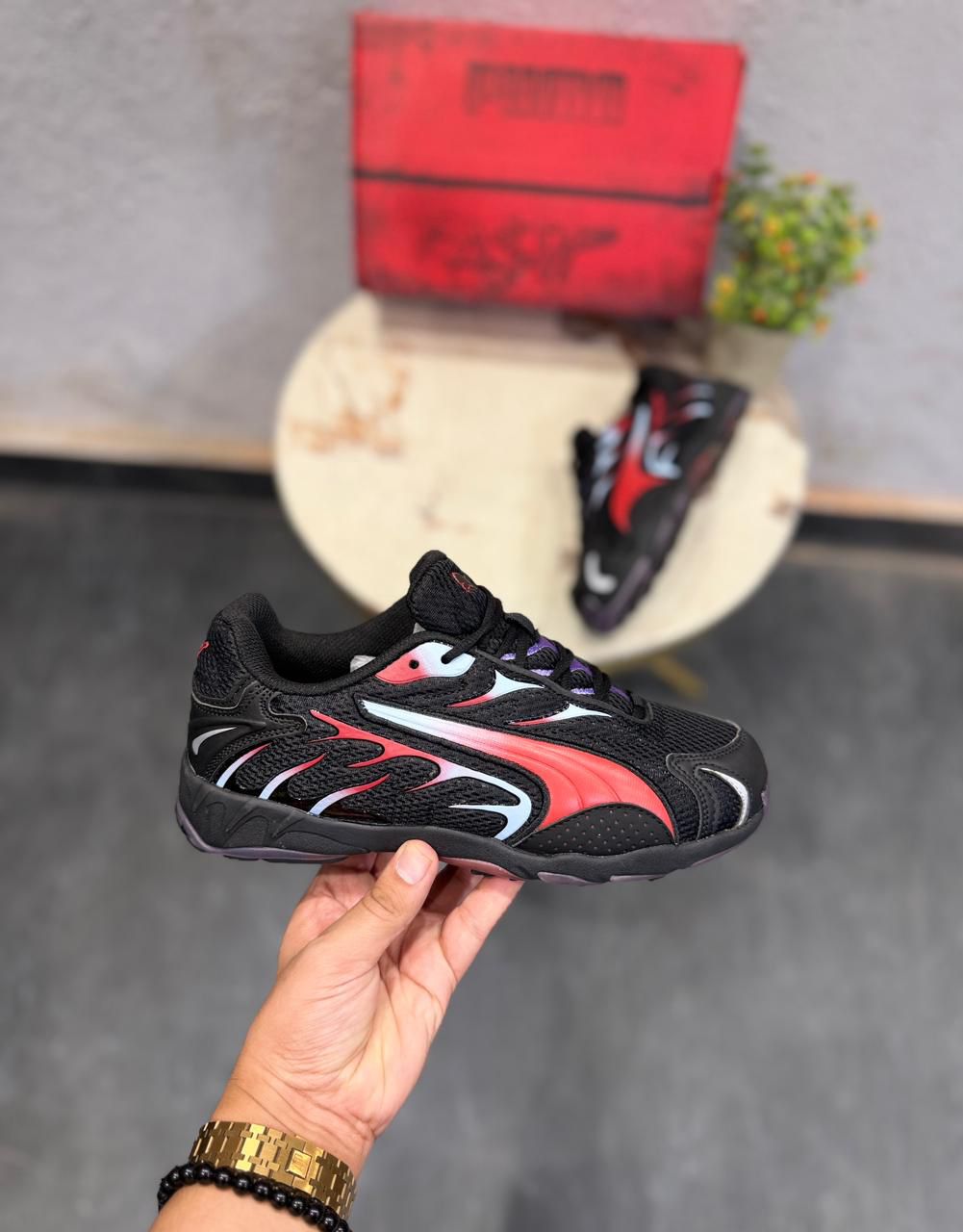 Puma inhale asap pale red
