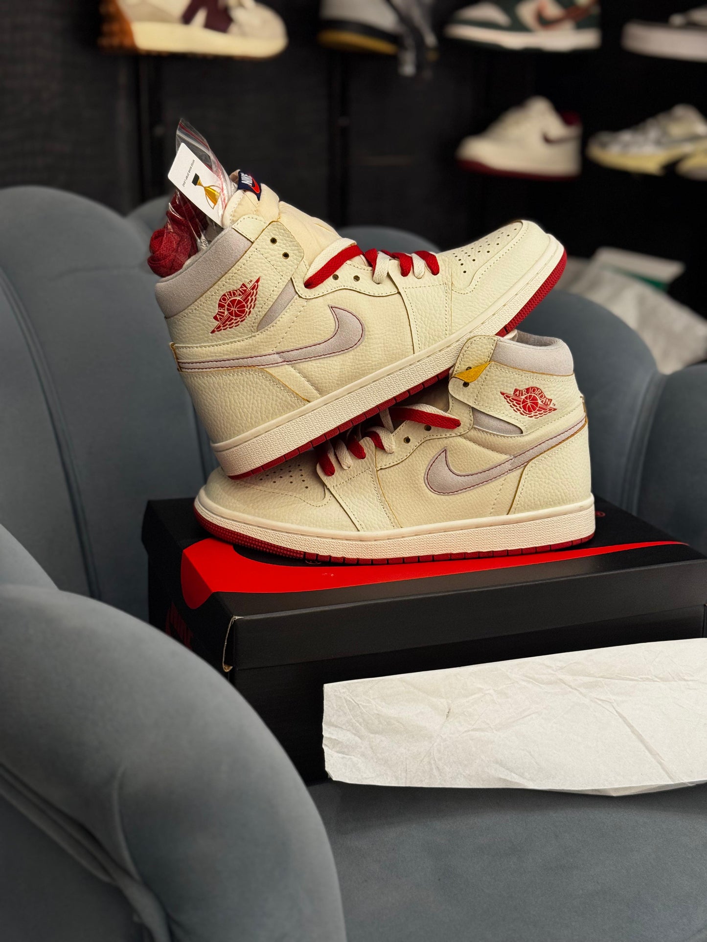 Nike air jordan retro 1 mid cinnabar
