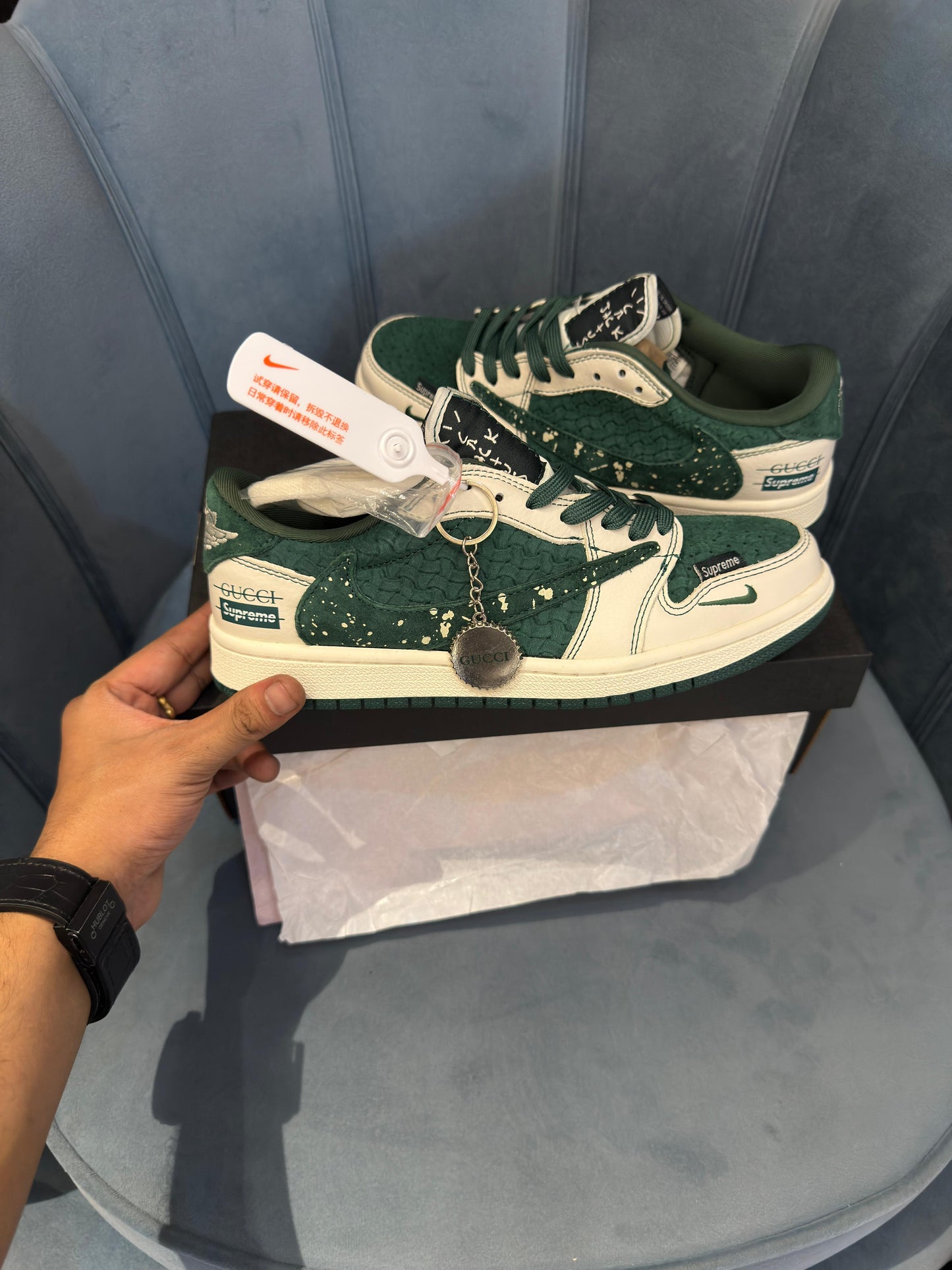 Nike air jordan retro 1 reverse supreme gucci