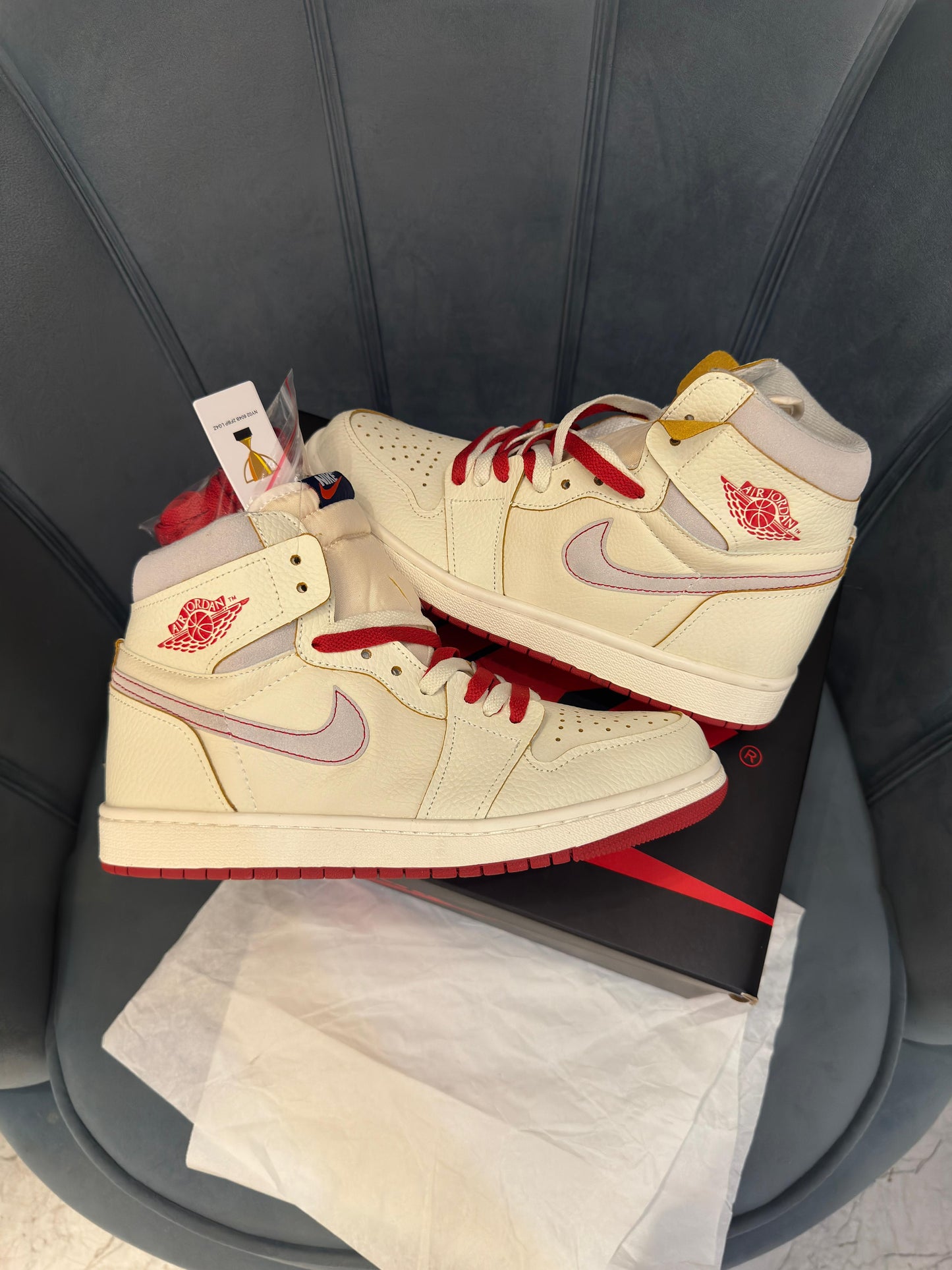 Nike air jordan retro 1 mid cinnabar
