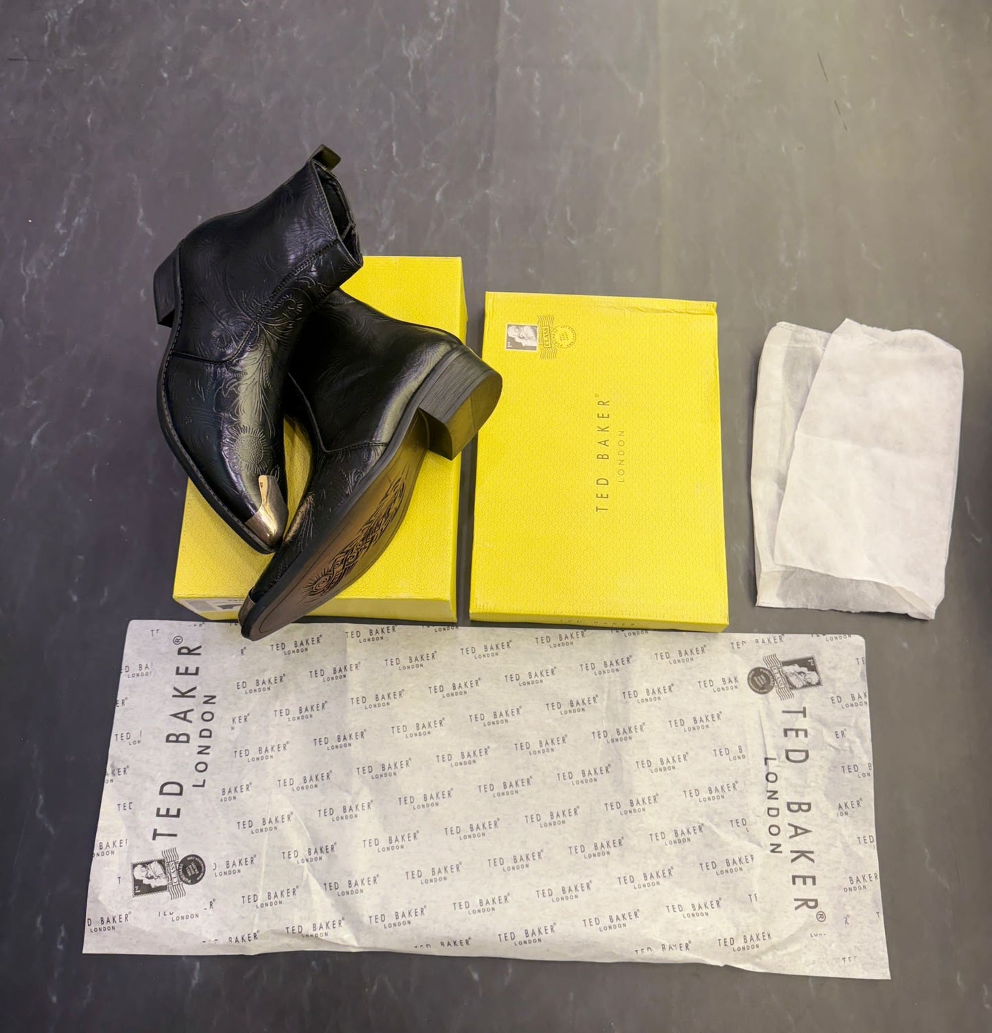 Chelsea metallic shoe