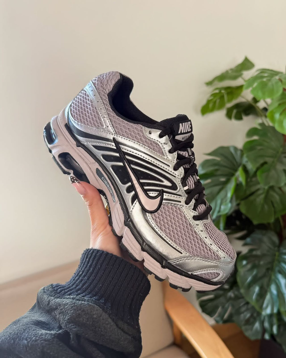 Nike airmax initiator moto 2k metallic silver black