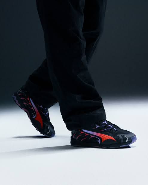 Puma inhale asap pale red