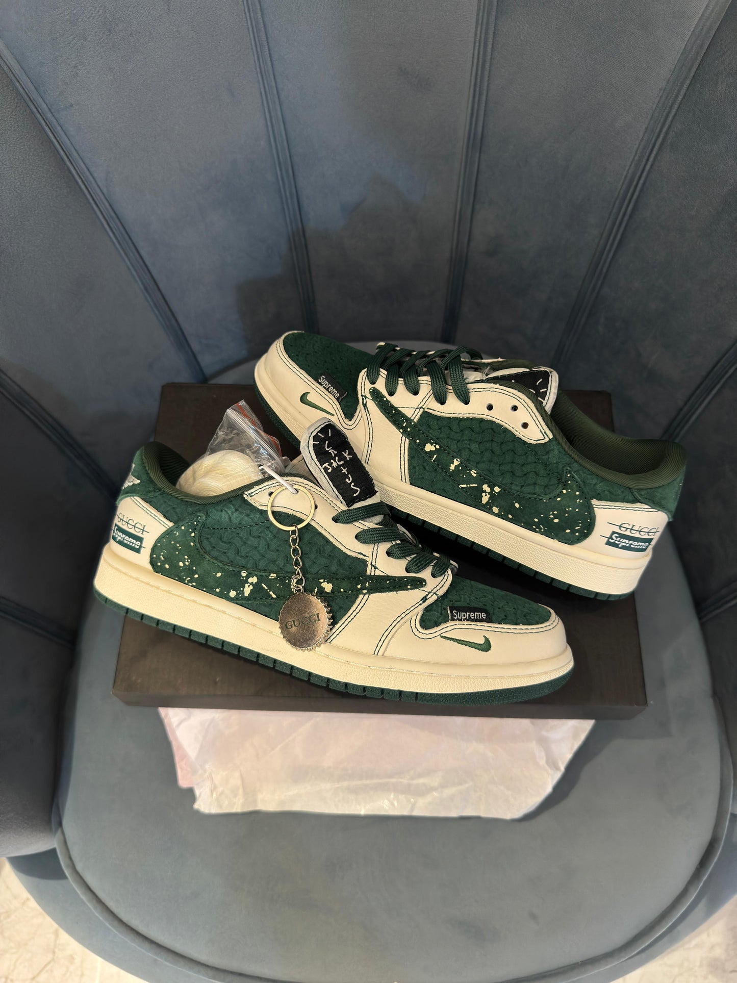 Nike air jordan retro 1 reverse supreme gucci